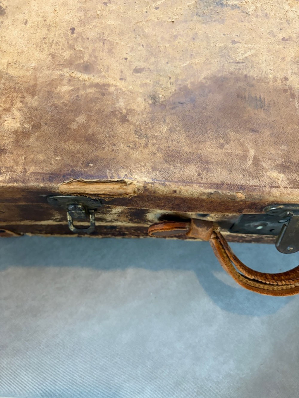 Antique Vintage Brown Leather Suitcase - Picture 3 of 11